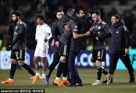 冰球比赛开始仅2秒，双方爆发5v5团战乱斗#体育 冰球比赛开始仅2秒，双方爆发5v5团战乱斗#体育